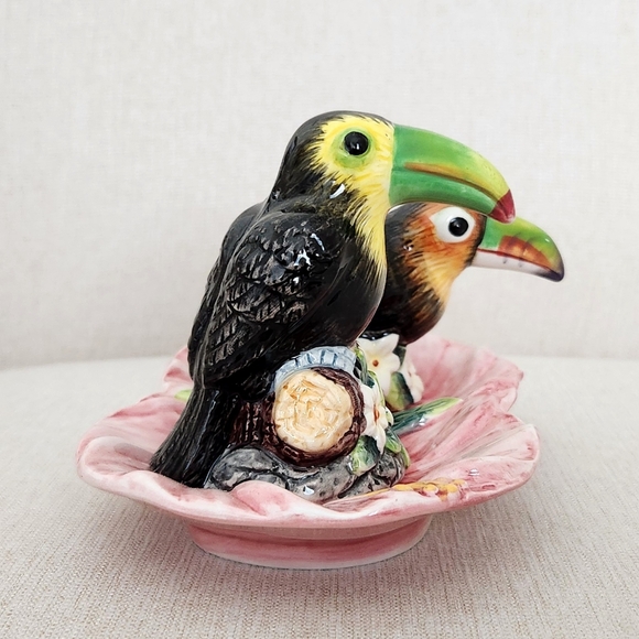 Corner Ruby Tropical Birds Ceramic Salt & Pepper Shaker Set on Tray - New - Picture 9 of 9